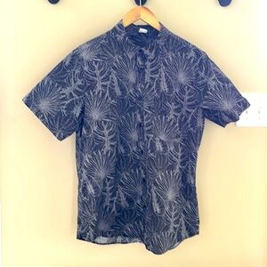 Men’s XL Button Down Shirt